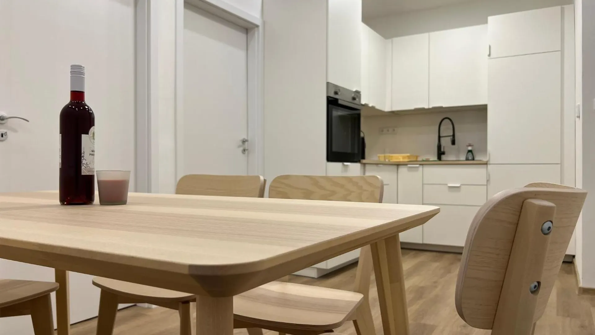 Two Apartments, Free Parking, Close To The Center Praha